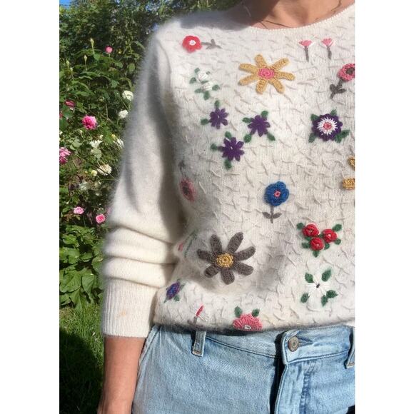 80s/90s Korean Floral Embroidered Lambswool Angora Sweater - Picture 6 of 6